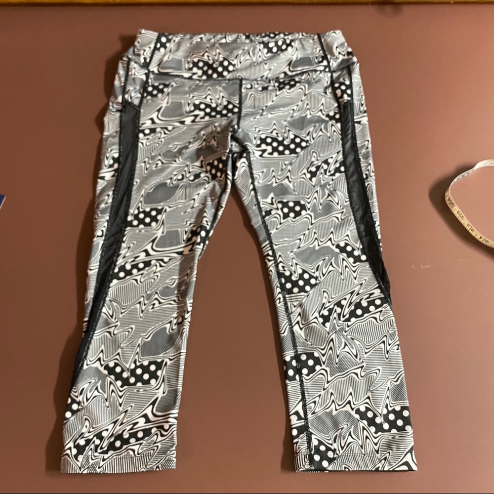 NWOT 361° Capri leggings